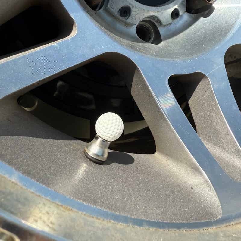 ゴルフボールスタイルタイヤバルブステムキャップ 車用 ユニバ - Motorcycle Valve Cover のレビューと価格